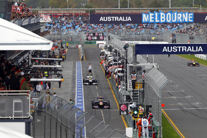 Chaos as Formula One is back racing in Albert Park