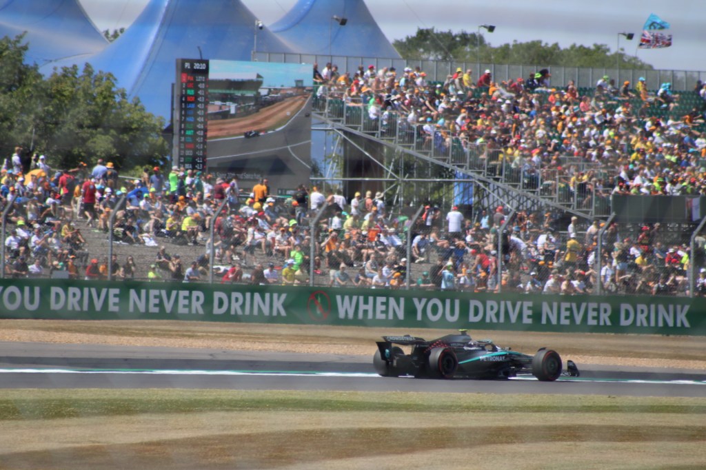 Antonelli wins his first race after a chaotic Chinese Grand Prix