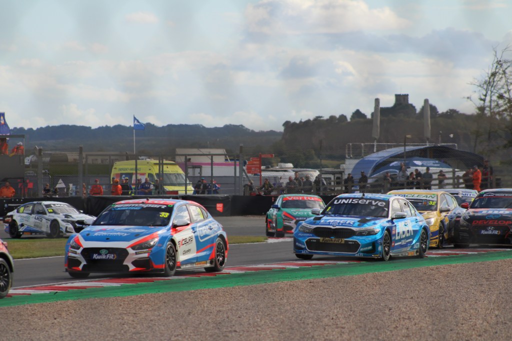 Adam Morgan signs for Plato Racing